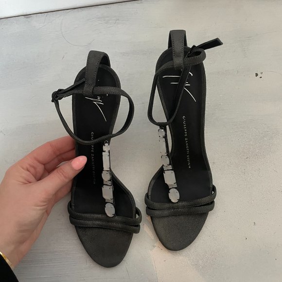 Giuseppe Zanotti Crystal Embellished T-Strap Sandals Adjustable Ankle Strap - Picture 4 of 9